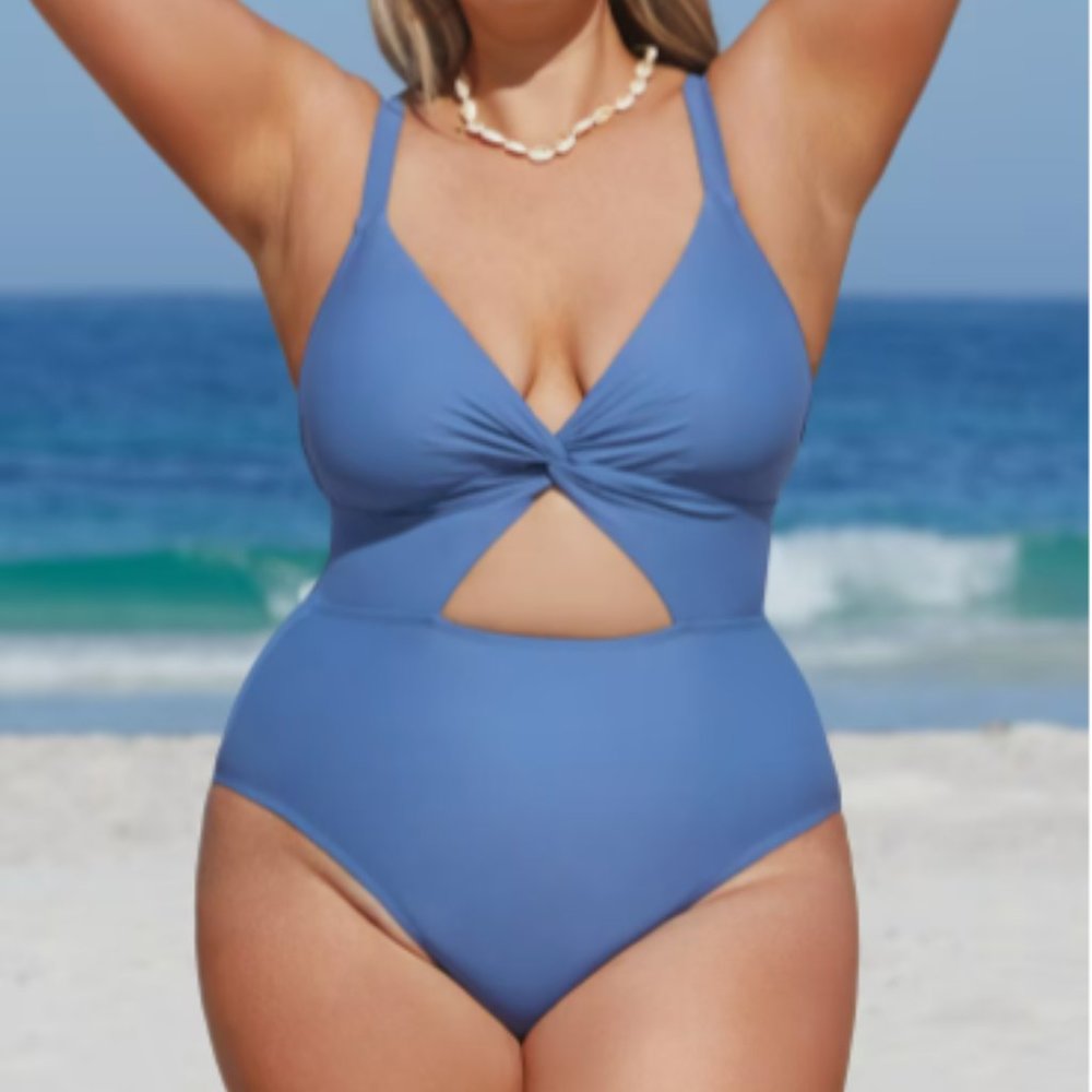 CUPSHE Twist Front Cutout Plus Size One Piece Swimsuit